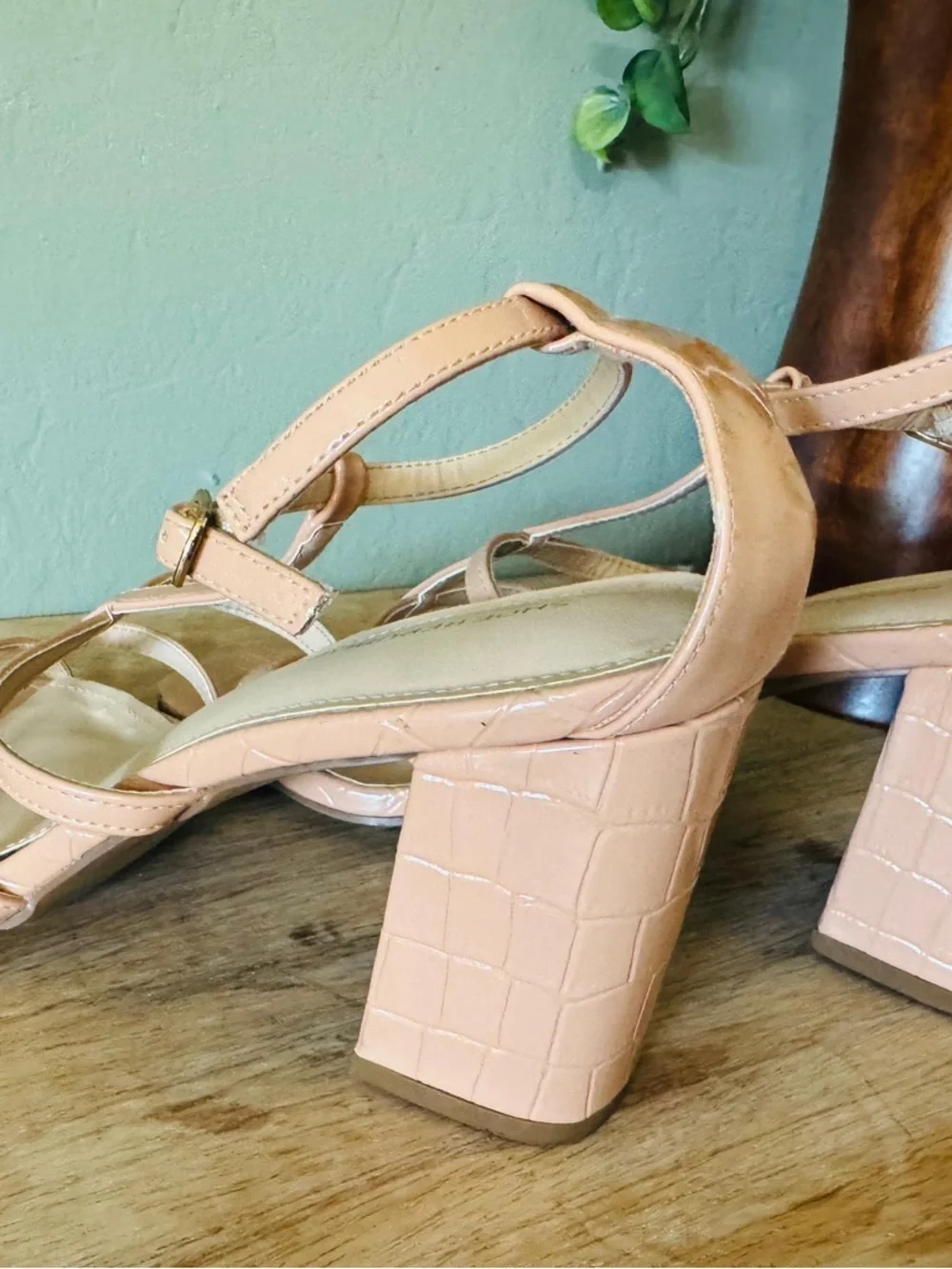 Blush Nude Strappy Block Heel Sandals Croc Texture Size 8.5